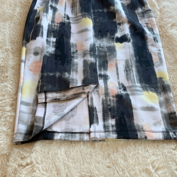 Fitted dress. Size 8. - Picture 6 of 13